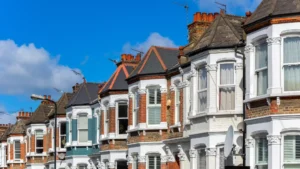 estate agency hiring hasn't slowed down